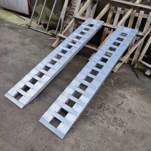 Car mounted wheelchair ramp thickened load-bearing aluminum tools for barrier free ramp freight transportation