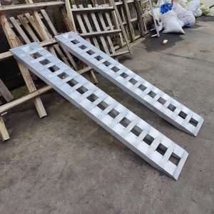 Car mounted wheelchair ramp thickened load-bearing aluminum tools for barrier free ramp freight transportation